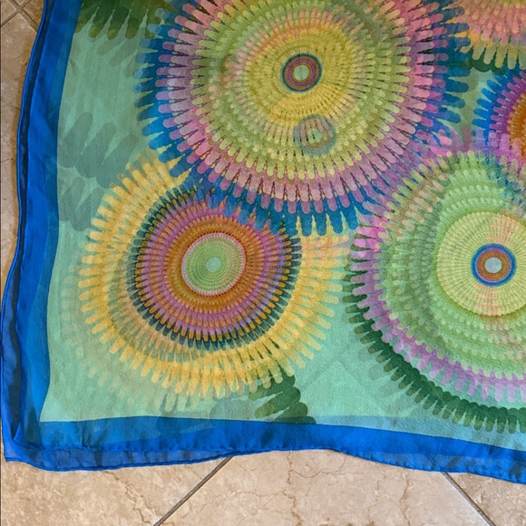 Vibrant Circular Pattern Scarf - Picture 4 of 4